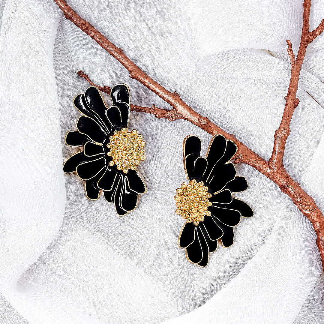 Lolanthe Black Earrings