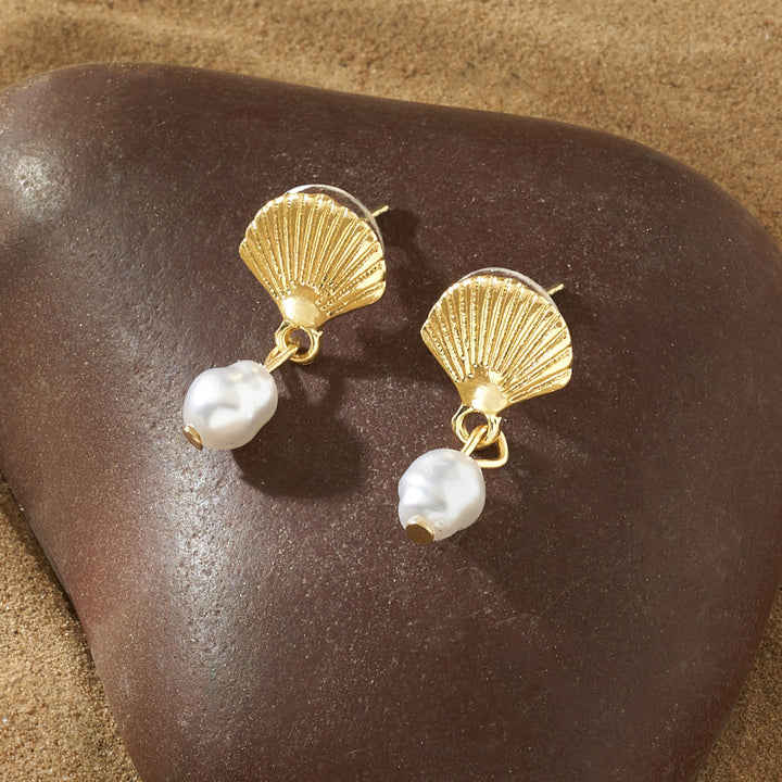 Zuma Seashell Gold Earrings