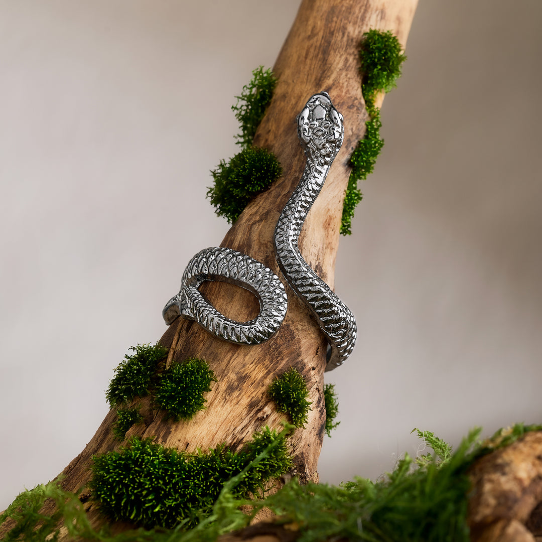 Sireva Black Snake Ring