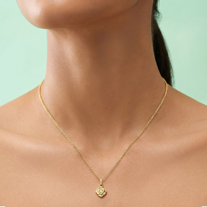 Rozira Gold Flower Necklace