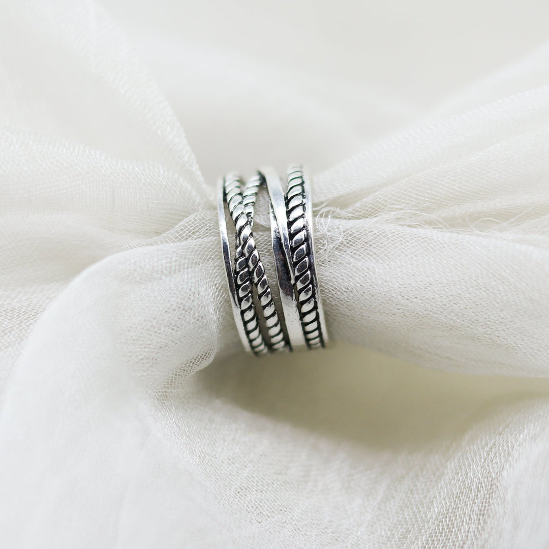 Steel Muse Men's Love Triangle