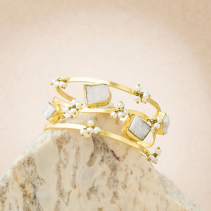 Soléa White Natural Stone Pearl Cuff Bracelet