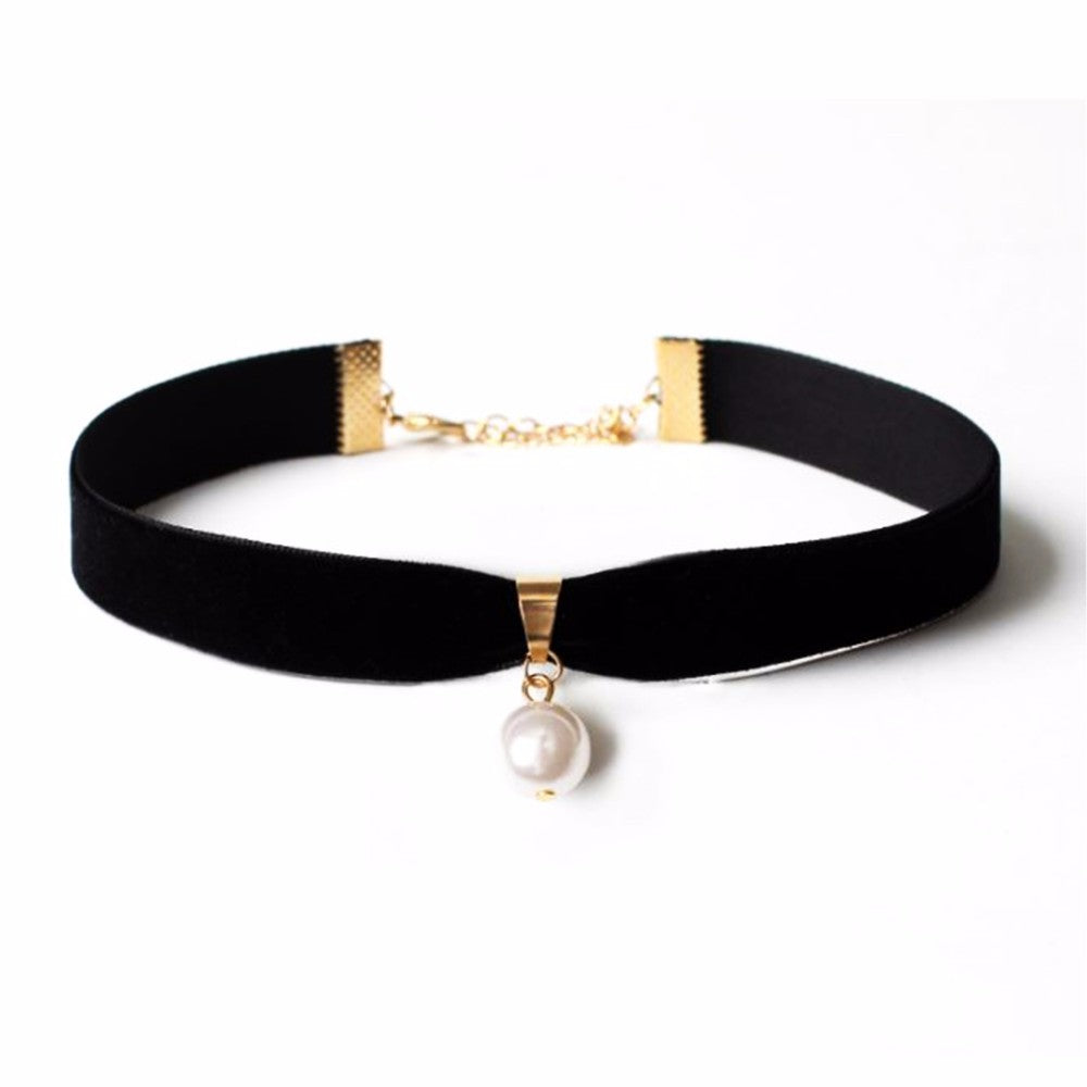 Single Pearl Black Choker - Joker & Witch