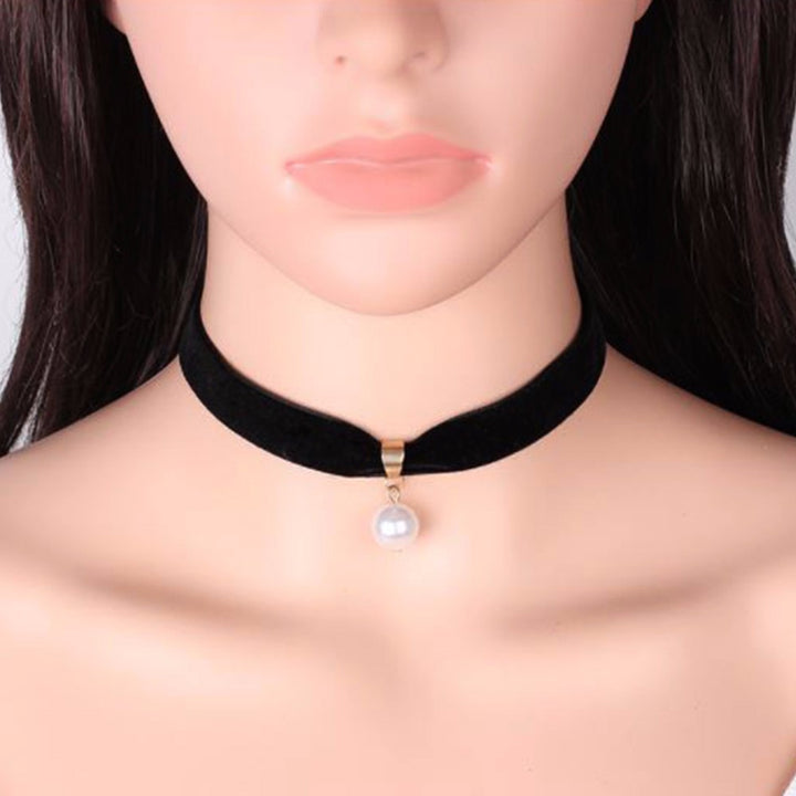 Single Pearl Black Choker - Joker & Witch