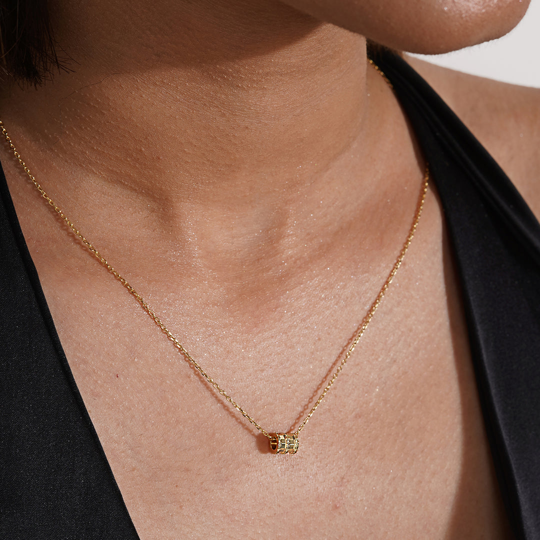 Initial Z necklace in gold-plated silver, circled by
