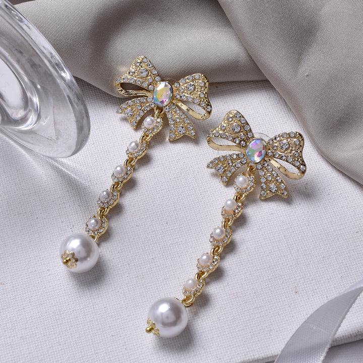 Pearly Present Gold Earring