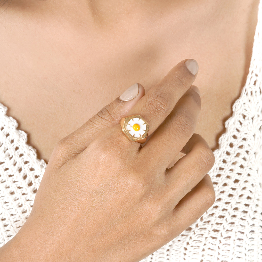 Dainty Daisy Signet Ring