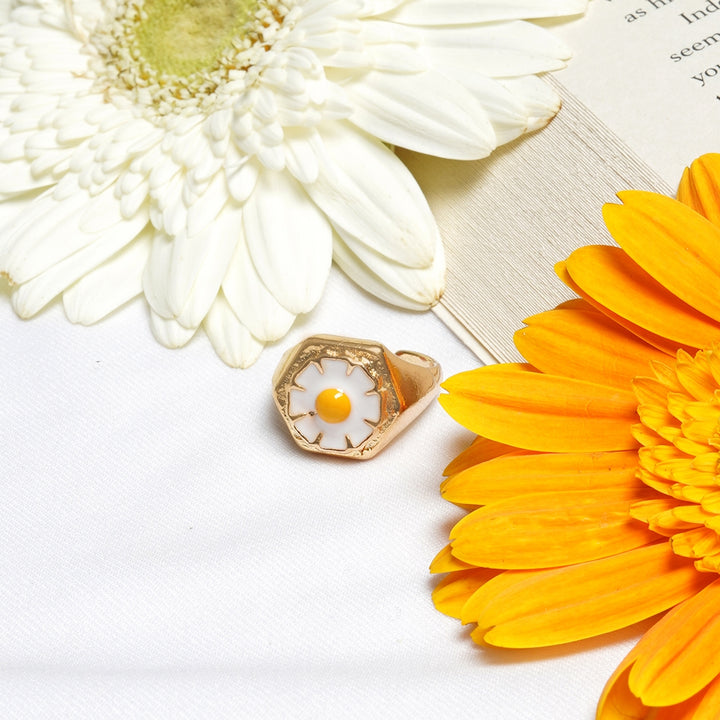 Dainty Daisy Signet Ring