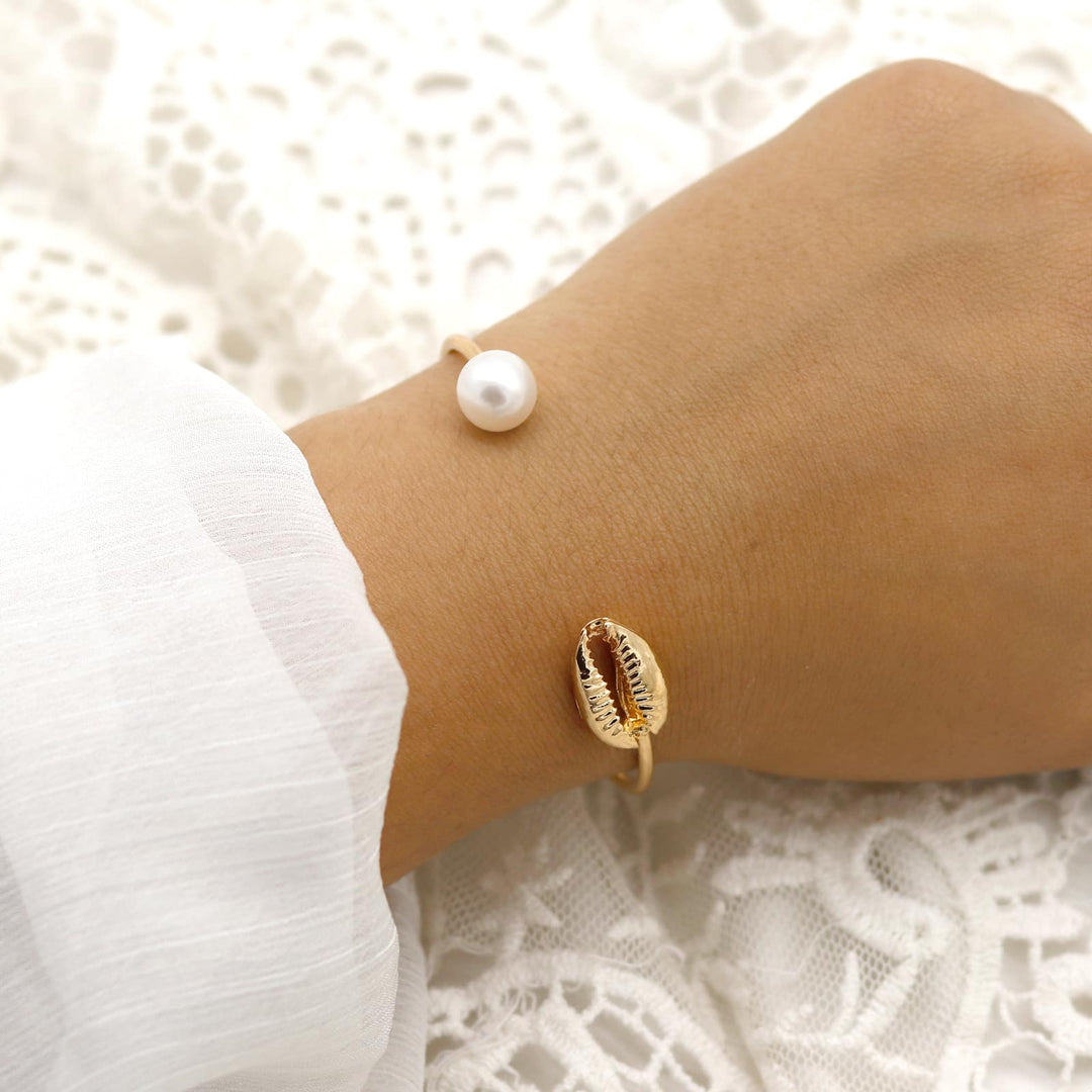 Ocean Of Pearls Gold Bracelet - Joker & Witch