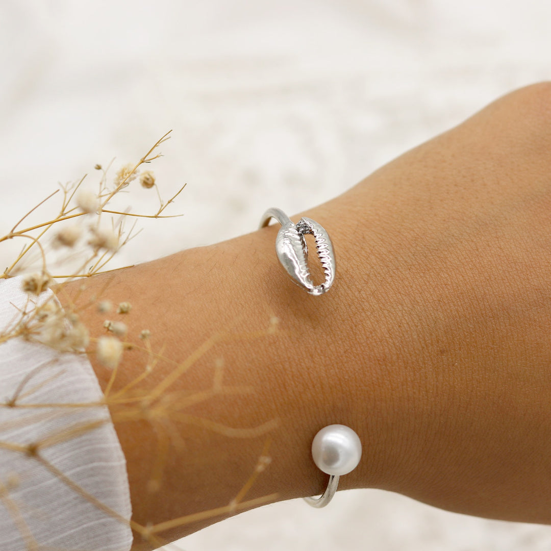 Ocean Of Pearl Silver Bracelet - Joker & Witch