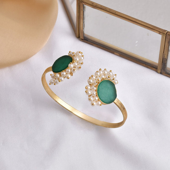 Teejh Piyali Green Studded Pearl Bracelet