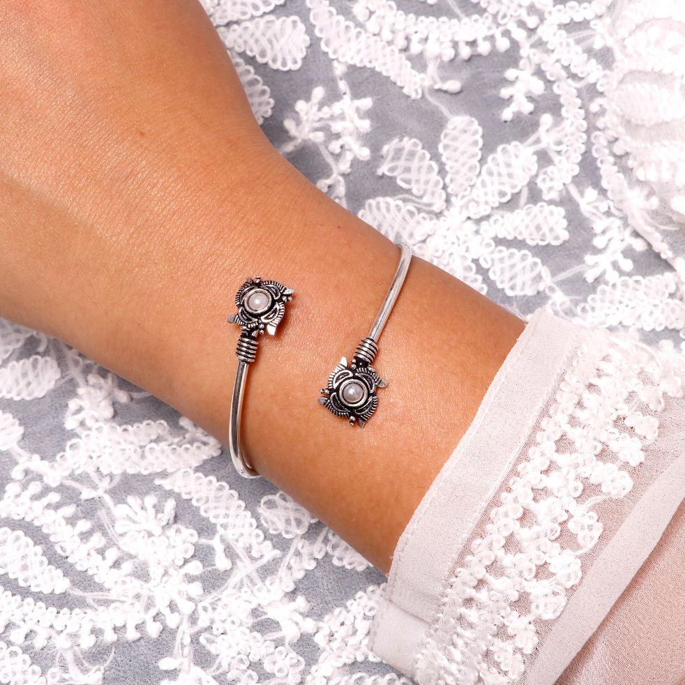 Aparna White Flower Silver Oxidized Bracelet - Joker & Witch
