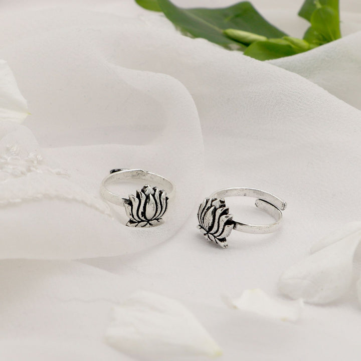 Kshtriya Lotus Silver Oxidized Toe rings - Teejh
