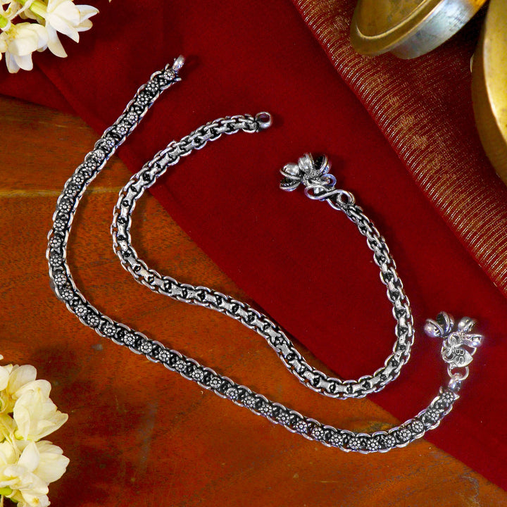 Heena Linked Silver Oxidized Anklets