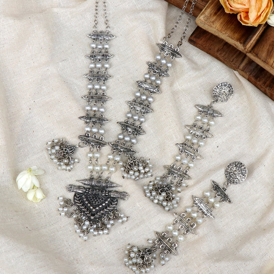 Teejh Nyra Long Necklace Set
