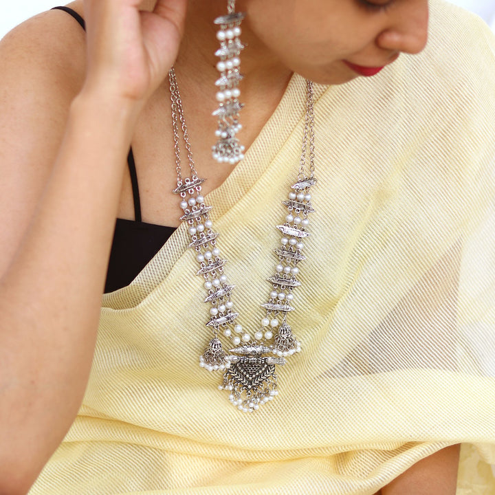 Teejh Nyra Long Necklace Set