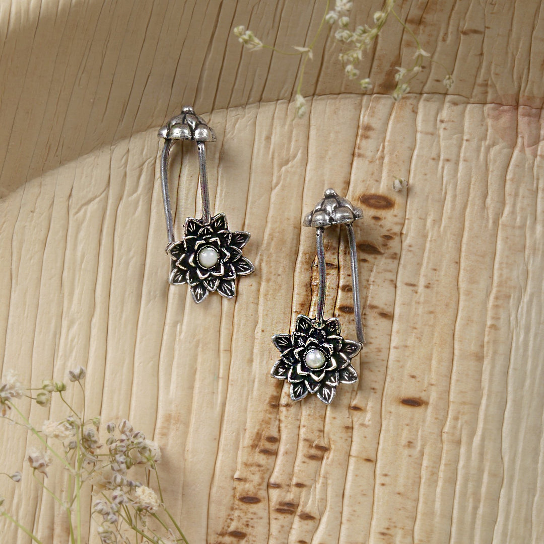 Teejh  Ridhima White Stone Silver Oxidsed Clip On Bugadi