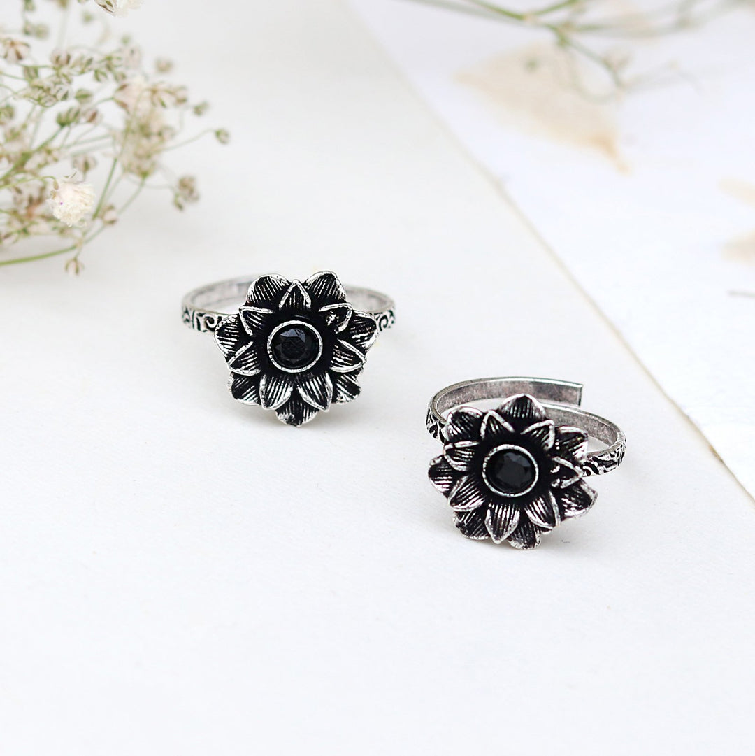 Teejh Kayra Black Stone Silver Oxidised Toe Rings