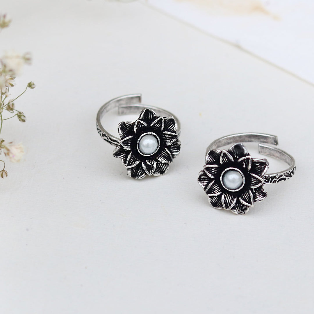 Teejh Kayra White Stone Silver Oxidised Toe Rings