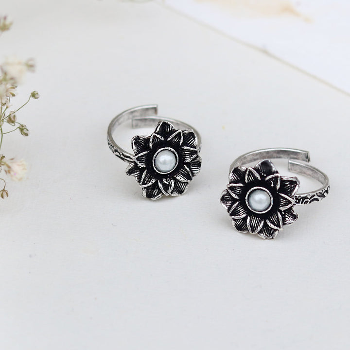 Teejh Kayra White Stone Silver Oxidised Toe Rings