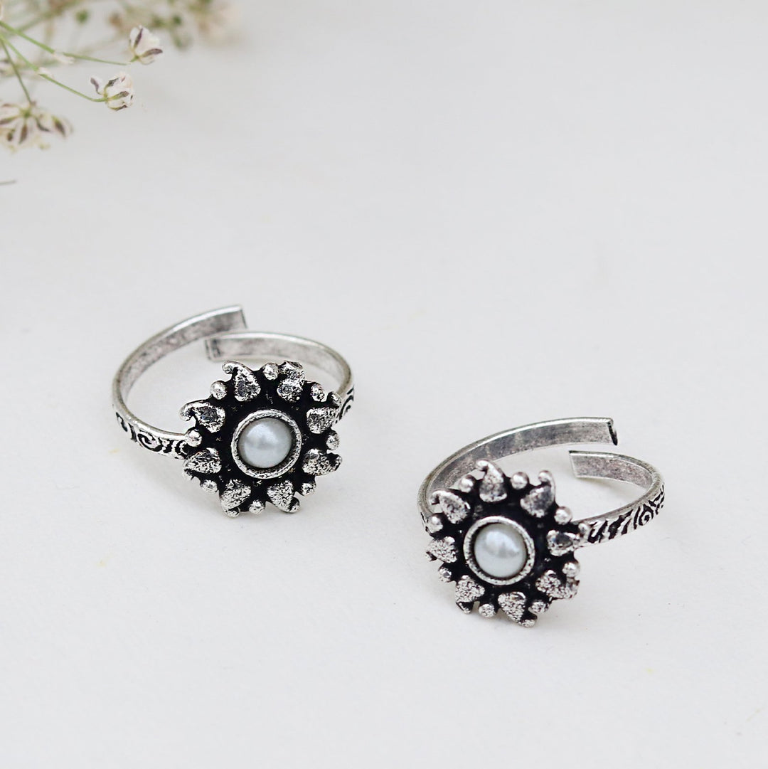Teejh Miraya White Stone Silver Oxidised Toe Rings