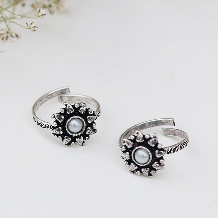 Teejh Miraya White Stone Silver Oxidised Toe Rings