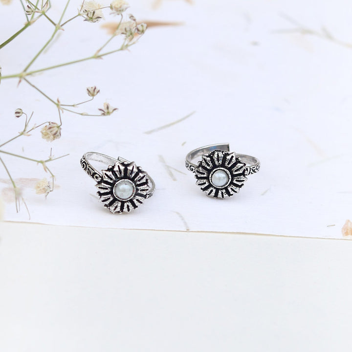 Teejh Siya White Stone Silver Oxidised Toe Rings