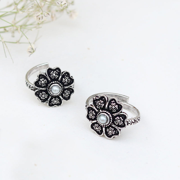 Teejh Ruhi White Stone Silver Oxidised Toe Rings