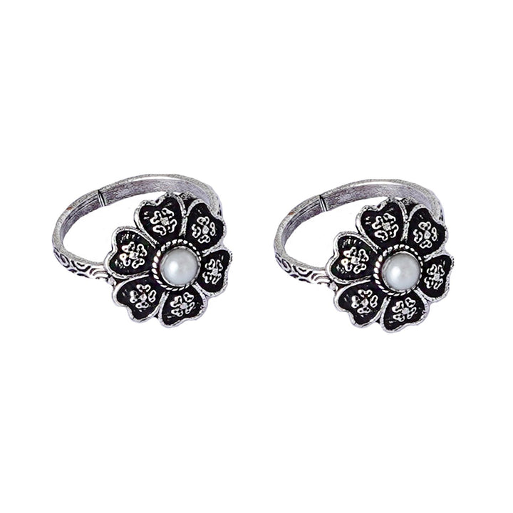 Teejh Ruhi White Stone Silver Oxidised Toe Rings