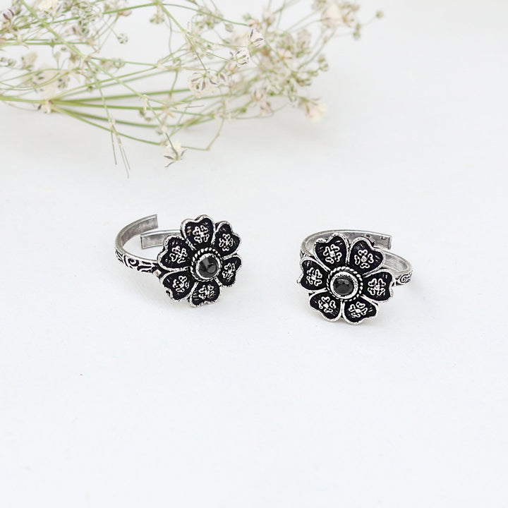 Teejh Ruhi Black Stone Silver Oxidised Toe Rings