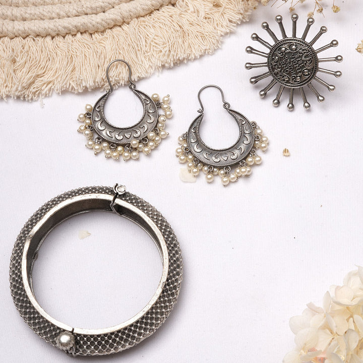 Teejh Padnui Silver Oxidised Jewelry Gift Set
